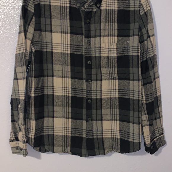 Great Northwest Clothing Company plaid long sleeve button Down flannel shirt - Picture 3 of 8